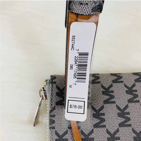 MK Logo Wallet Belt Medium - Picture 6 of 11